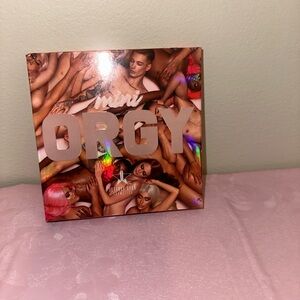 Jeffree Star Mini Orgy Palette with Nude and Pink Hues